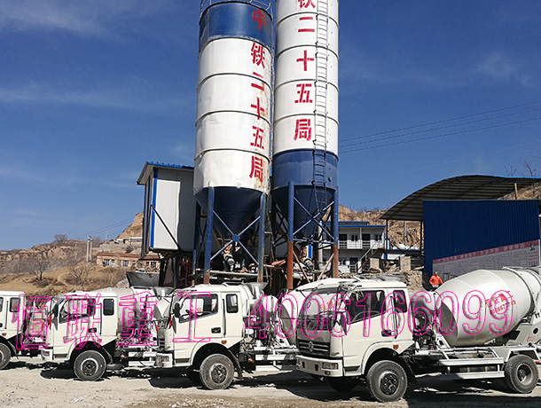 東風(fēng)小型攪拌車(chē)在山西中部引黃工程中鐵二十五局項(xiàng)目部