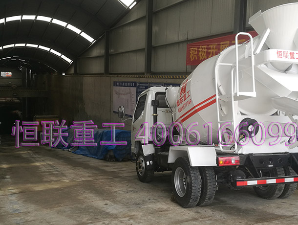 唐駿2方攪拌車(chē)在中鐵十八局青島地鐵項(xiàng)目部