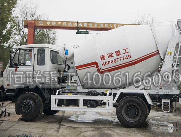 東風(fēng)6方小型攪拌車(chē)北京地鐵施工圖片。
